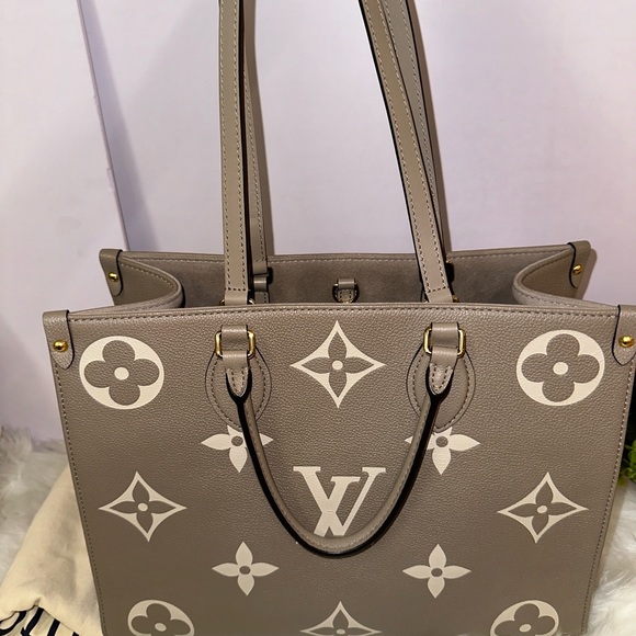 🧿Authentic Louis Vuitton Onthego MM turtle dove empriente leather🧿SOLD🧿 - Picture 11 of 13
